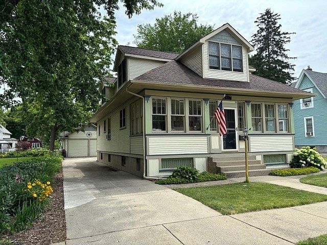 2nd image of 927 Logan Ave
