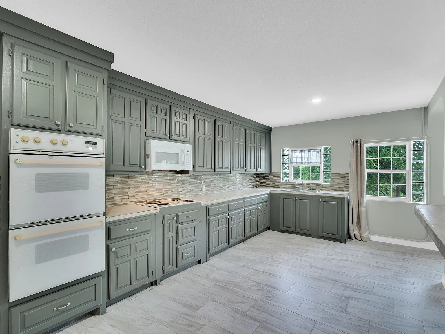 2 bed, 950 sqft, $2,000 — Photo 3