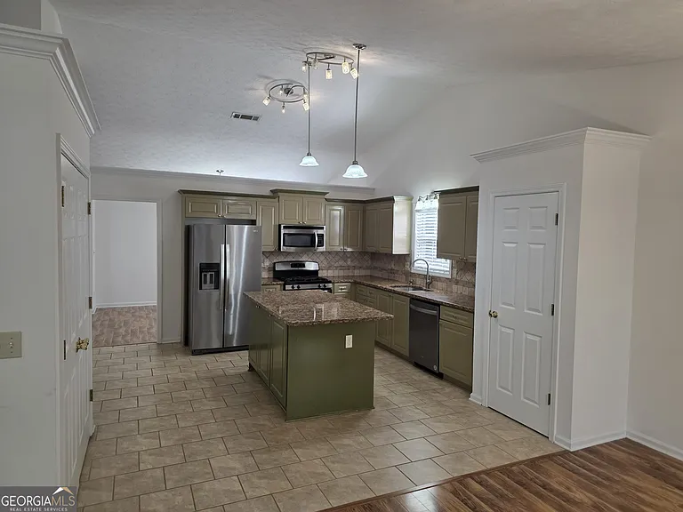 4585 Brook Farms Ct — Photo 6
