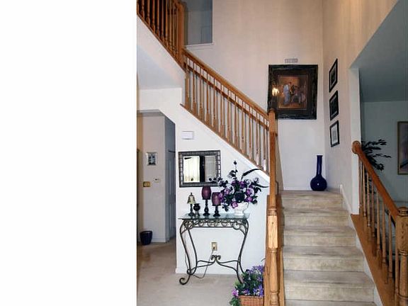 4th image of 210 Gladstone Way