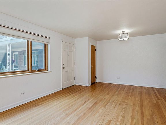 4th image of 2047 S Milwaukee St APT 3
