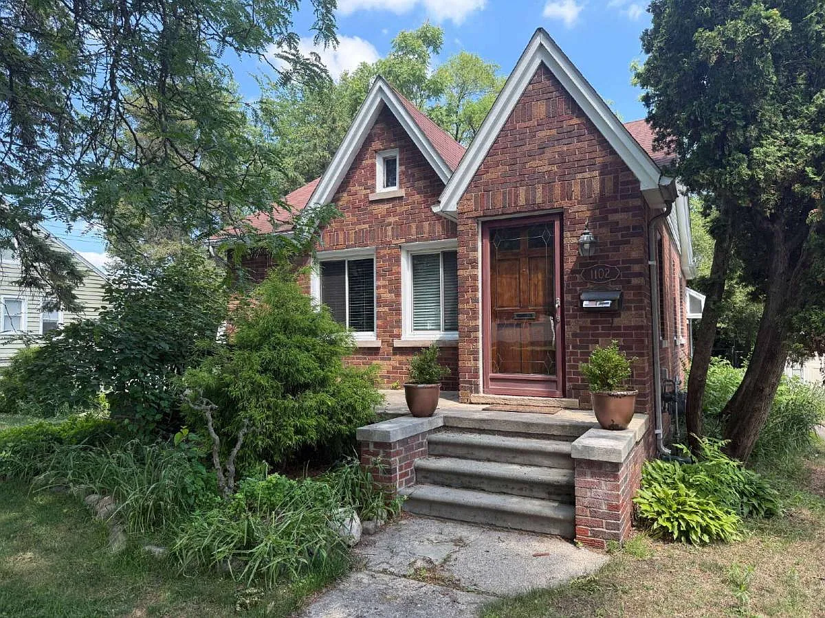 1102 Emwill St photo 1