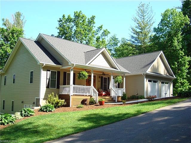 1st image of 520 Oak Ln