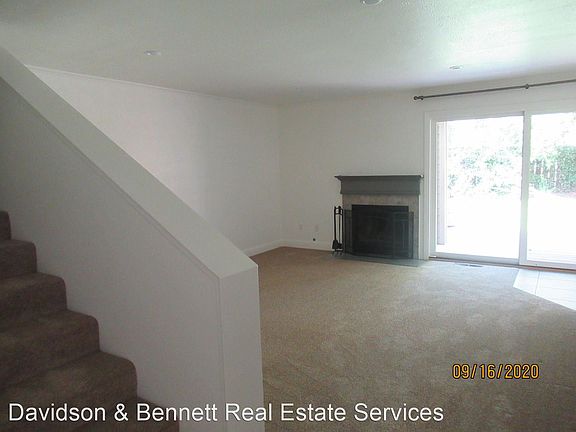 3rd image of 1564 Voorhees Cir