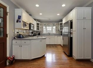 2201 Prairie St, Glenview, IL 60025