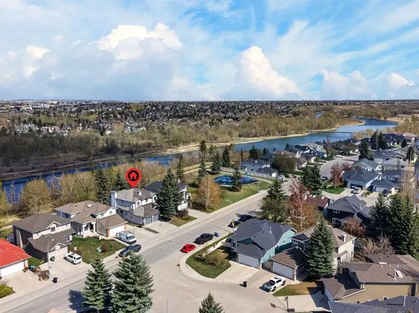 222 SW Diamond Dr SE, Calgary, AB T2J 7C8