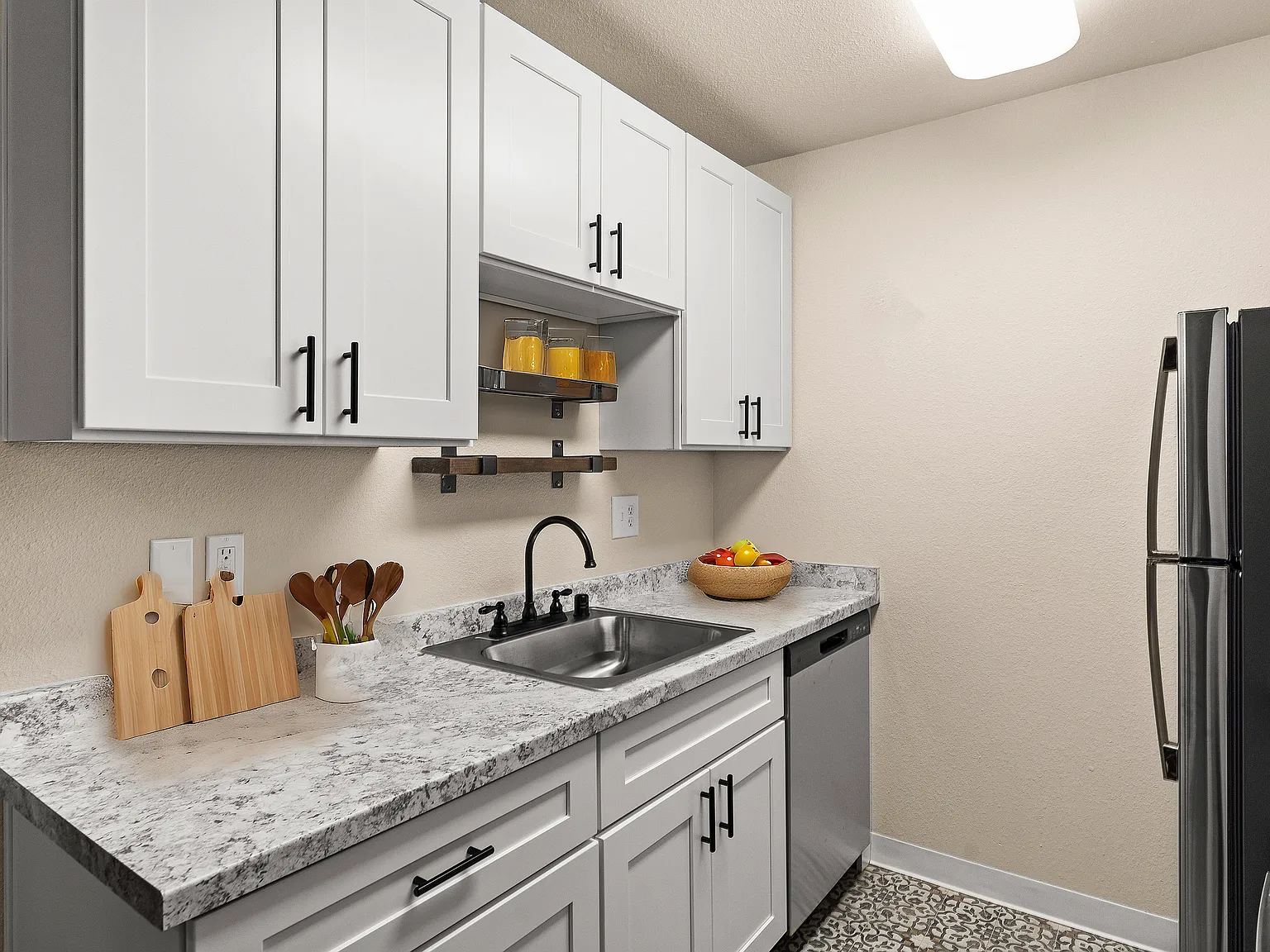 Los Altos Apartments — Photo 3