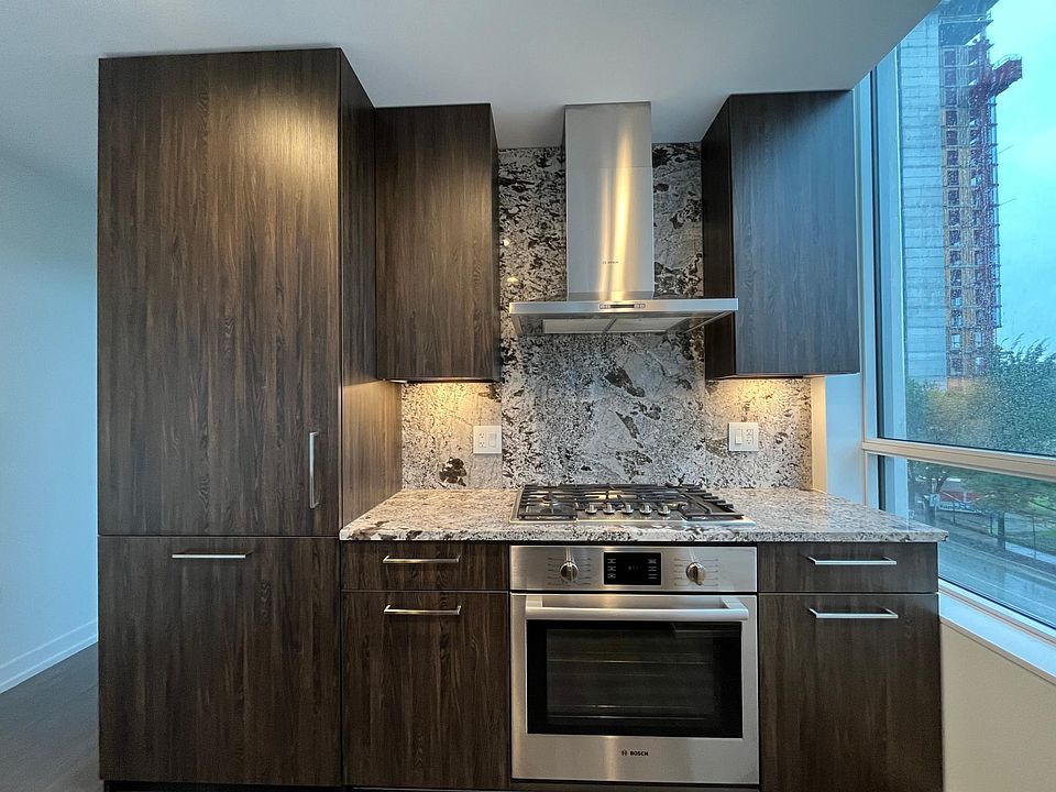 1st image of 472 W Chicago Ave #4