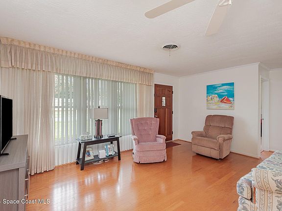 4th image of 1059 Jersey St