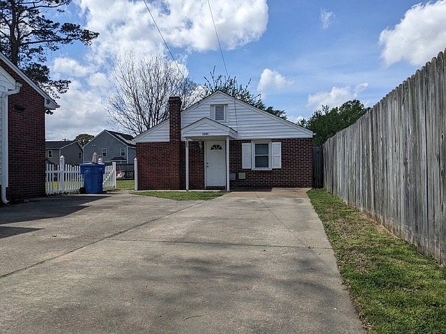 1st image of 1121 Hawthorne Dr