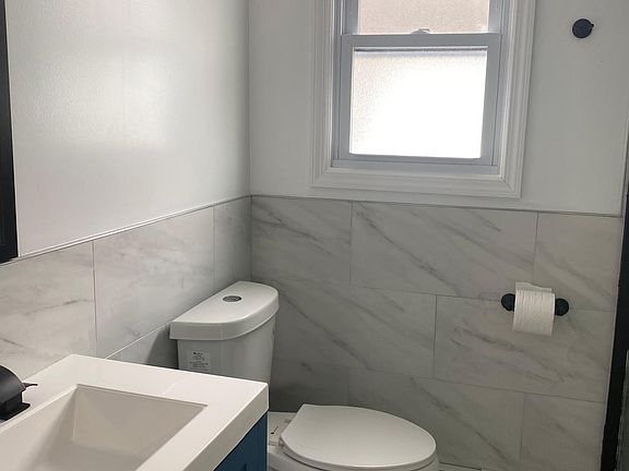 3rd image of 960 Hastings St