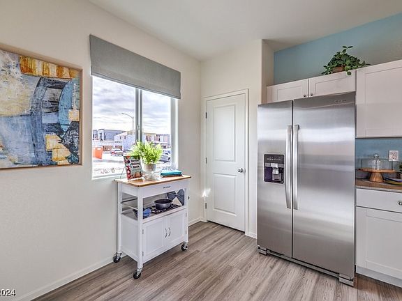 3rd image of 7945 Aurora Sky St #642