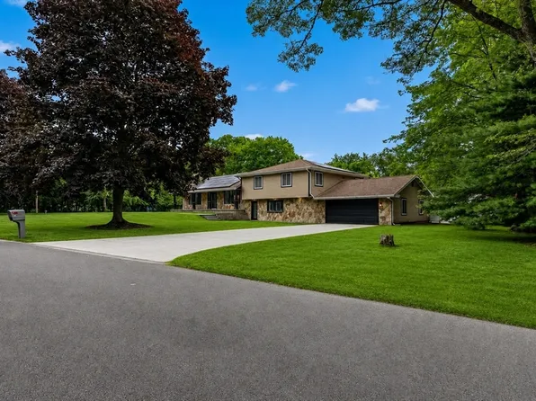 41 Watuppa Rd, Westport, MA 02790