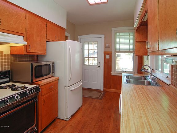 4th image of 3431 Vernon Ave