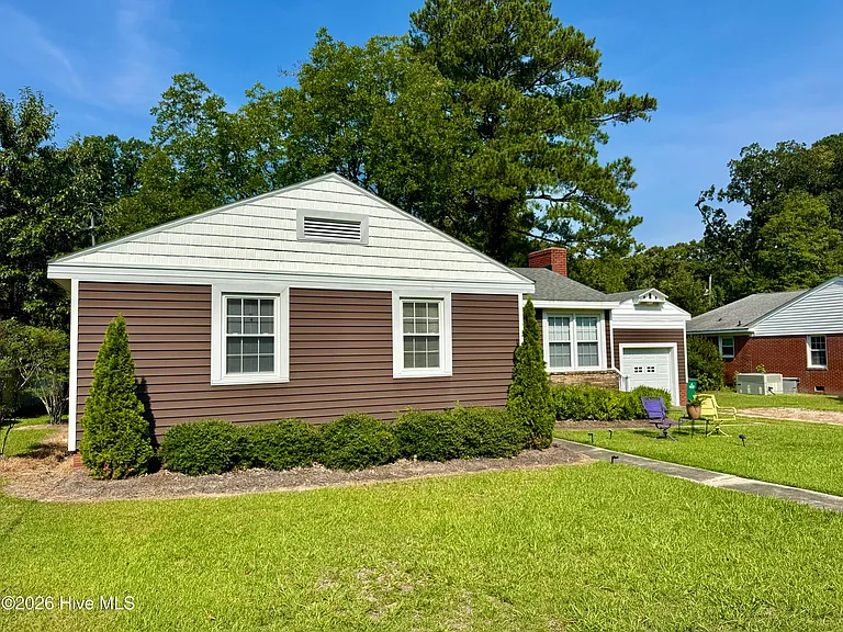 1717 S Elm St — Photo 2