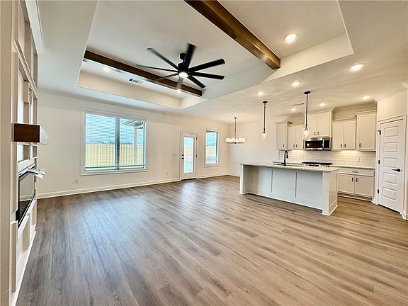 4th image of 1810 Bugg St