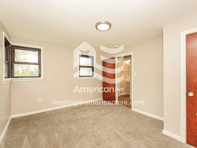 1323675_006_main_bedroom_7.jpg
