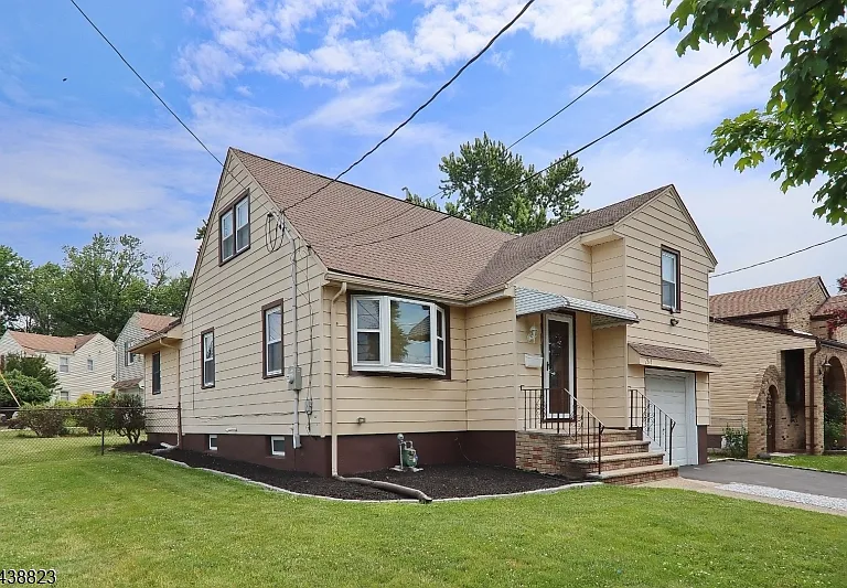 2515 Jackson Ave — Photo 1
