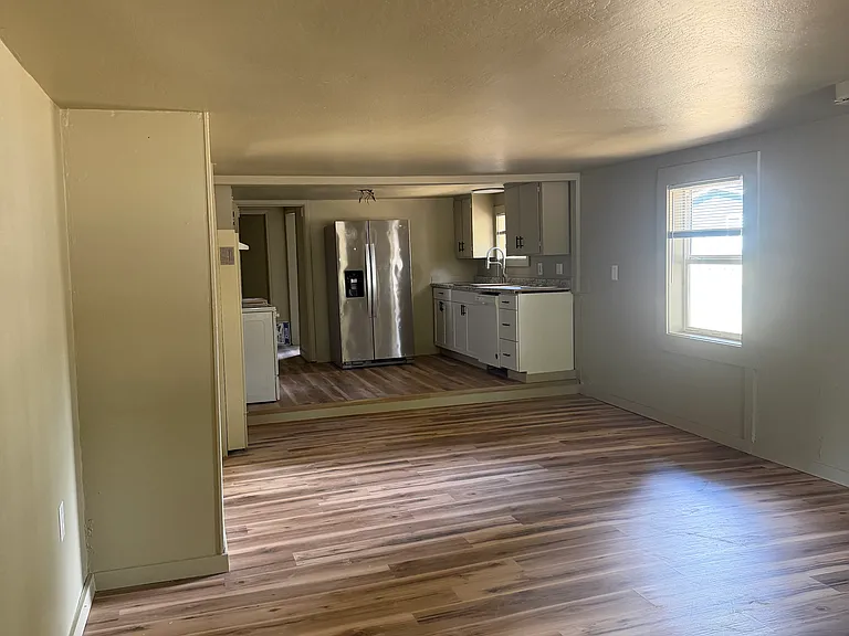 289 SE Hazel St — Photo 8