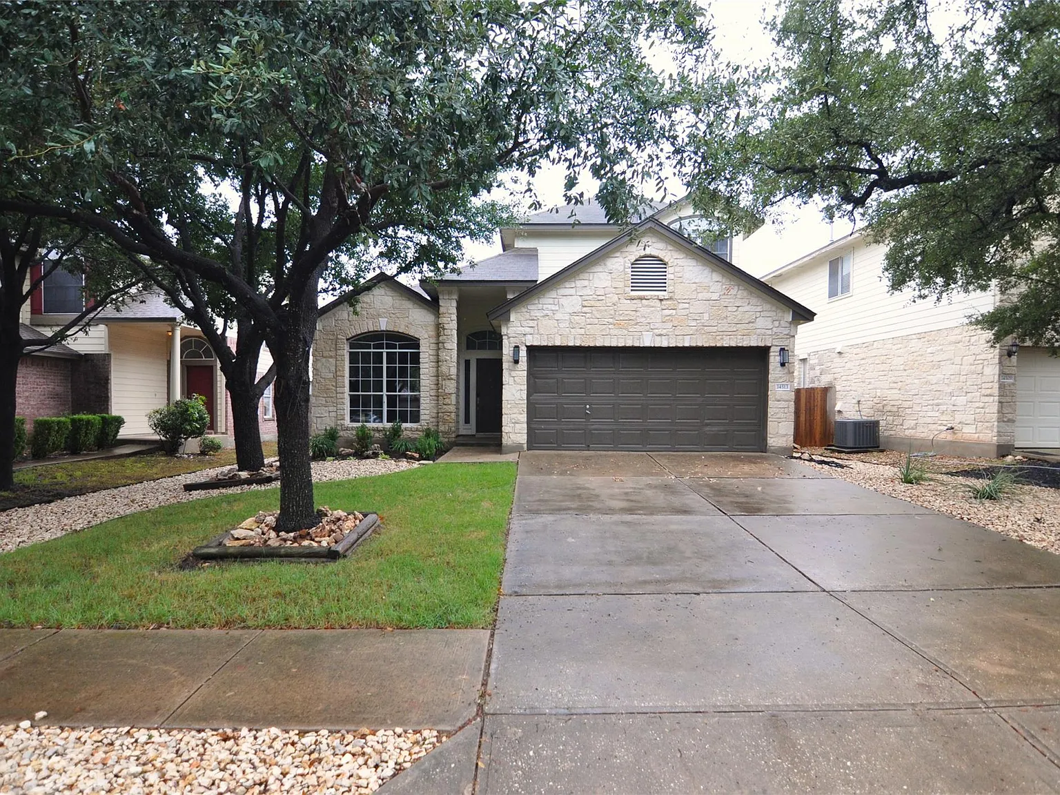 3 bed, 2.5 bath, 2044 sqft, $2,200 — Photo 1