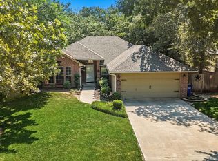 416 Meadowcrest Dr, Azle, TX 76020