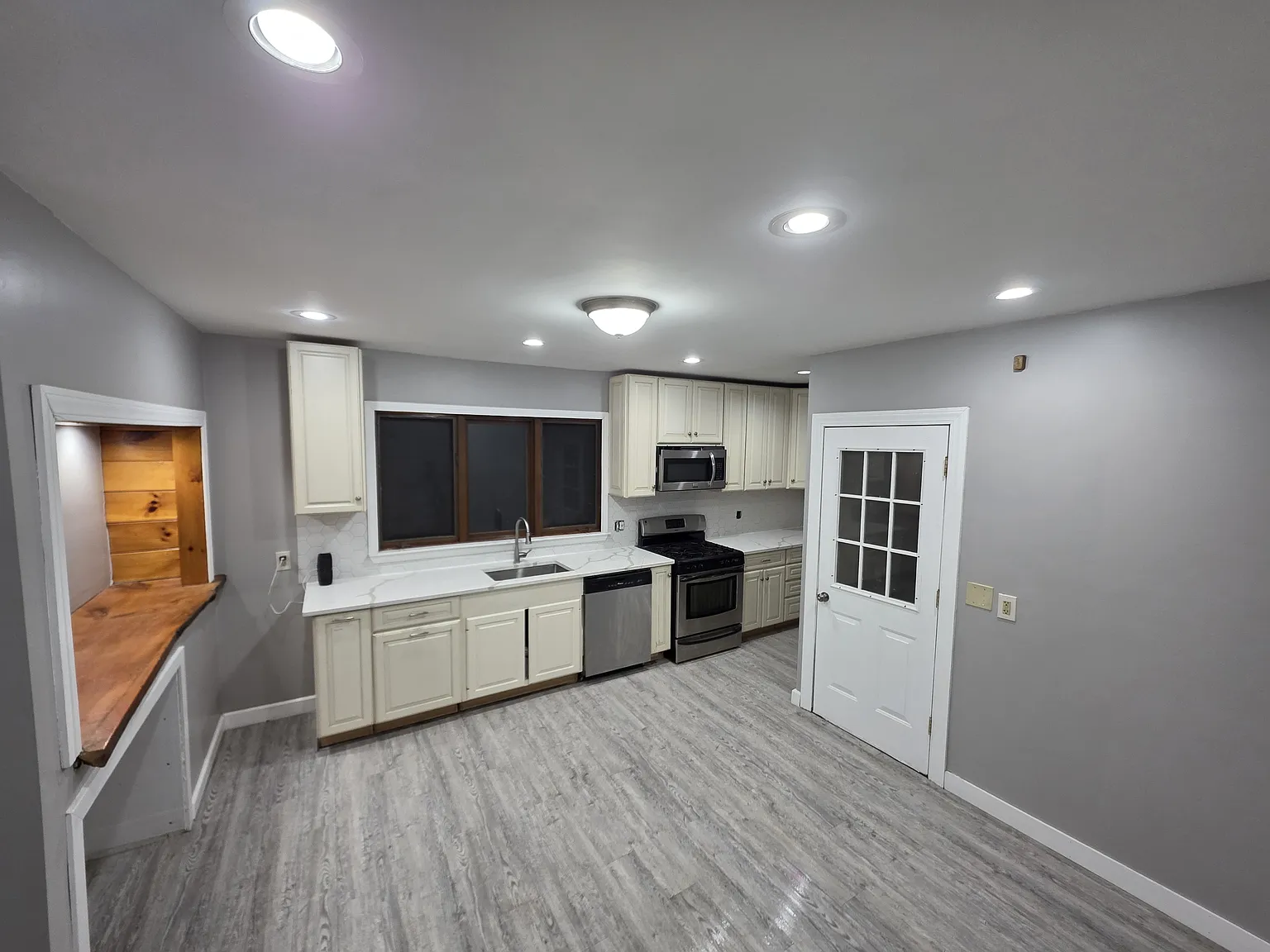160 Wilmington Ave — Photo 3