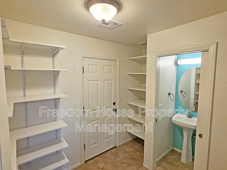 111 Mondale Ct — Photo 22
