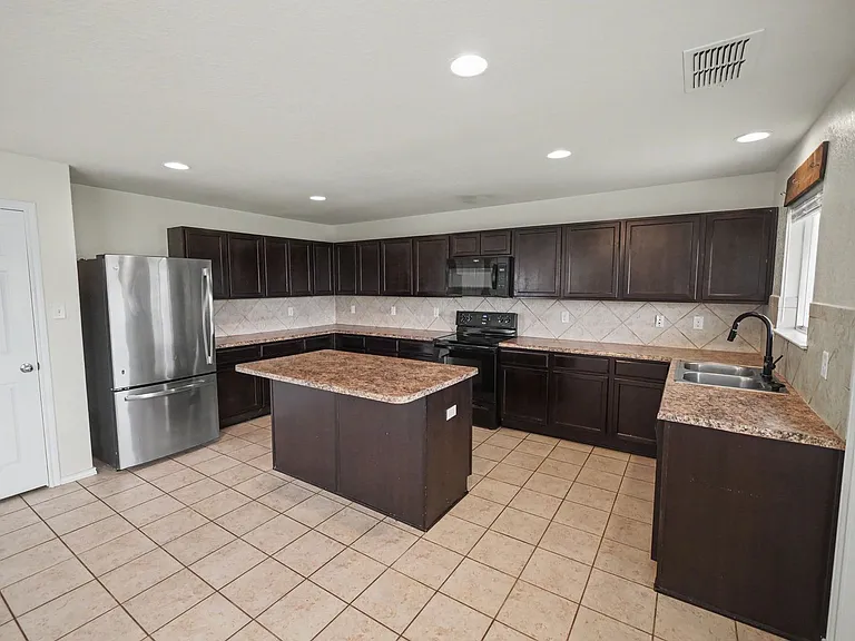 25003 Marshall Blf — Photo 16