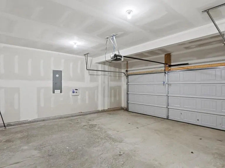 223 Emmett Dr — Photo 5