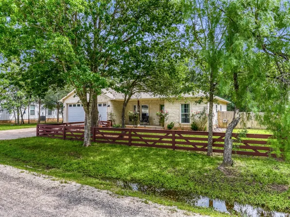 115 Mokulua Ln, Bastrop, TX 78602