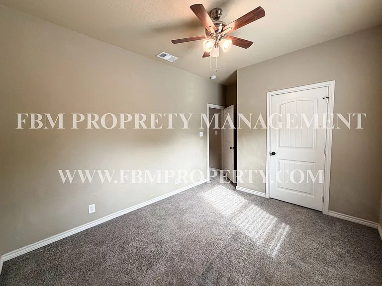 472 Pecan Hollow St — Photo 18