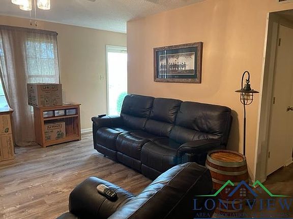 4th image of 349 Douglas Dr