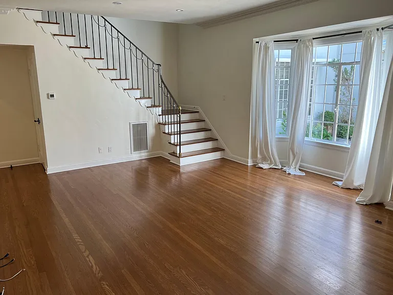 156 S Spalding Dr — Photo 1