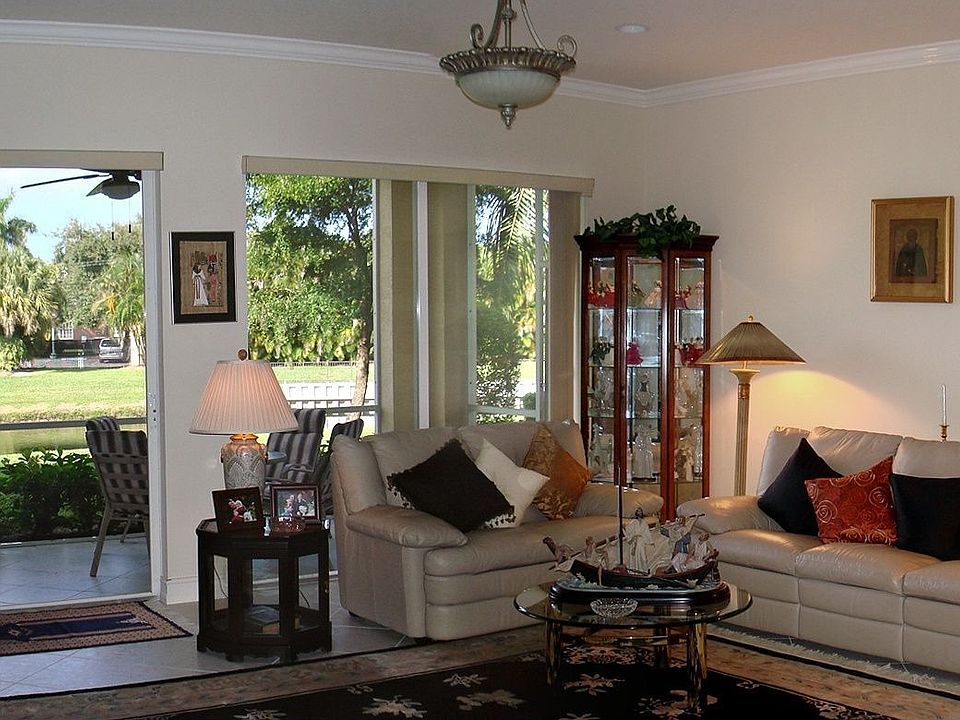 LIVING ROOM WITH GREAT VIEW