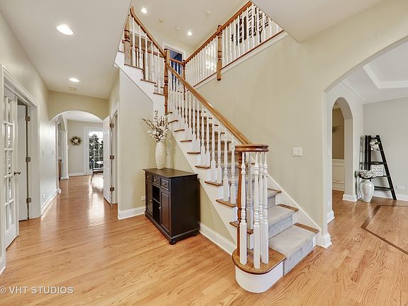 2nd image of 320 W Winthrop Ave