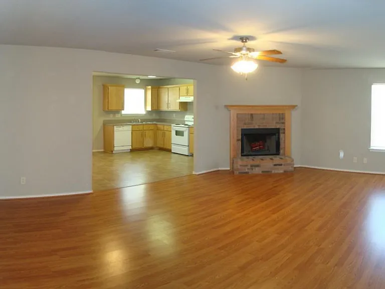 3807 Ida Dr — Photo 3