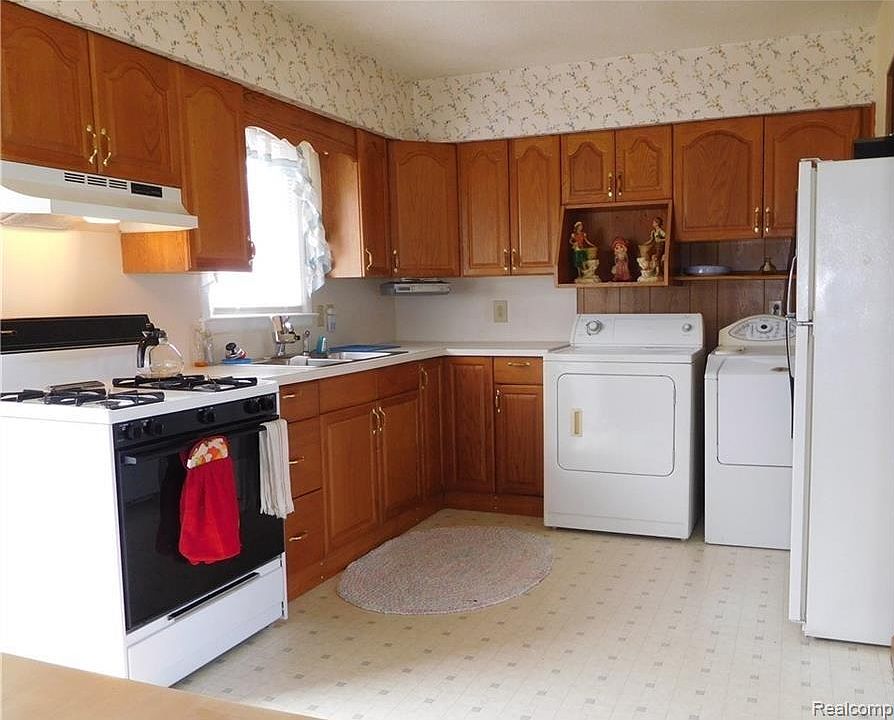 3010 Wyoming Ave, Flint, MI 48506 Zillow