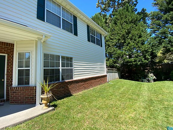 4th image of 301 Belmont Cir