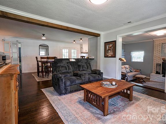 3rd image of 624 Ware Rd