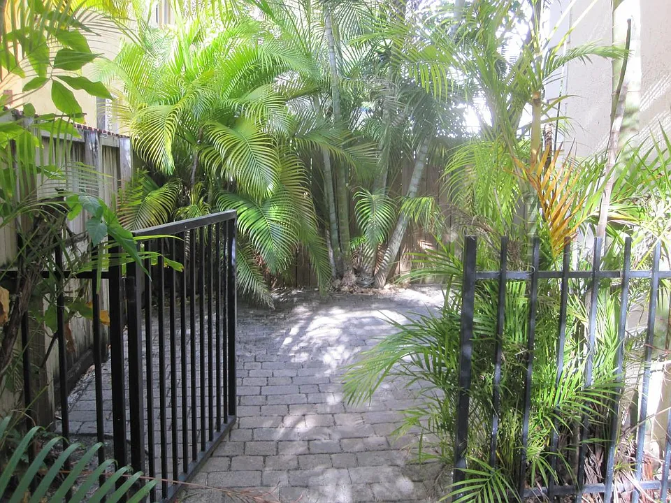 Entrance to back patio