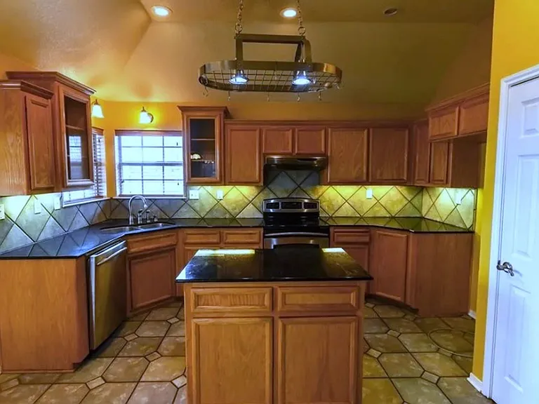 4106 Pennington Ave — Photo 5