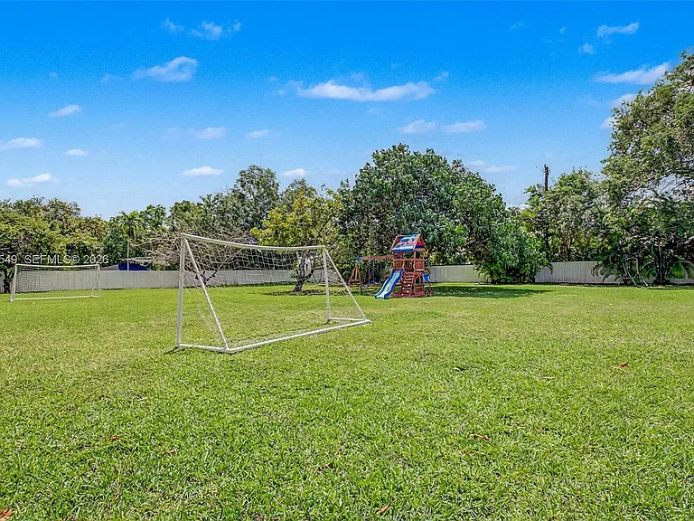 7230 SW 104th St — Photo 32