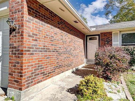 4th image of 2587 Miami Village Dr