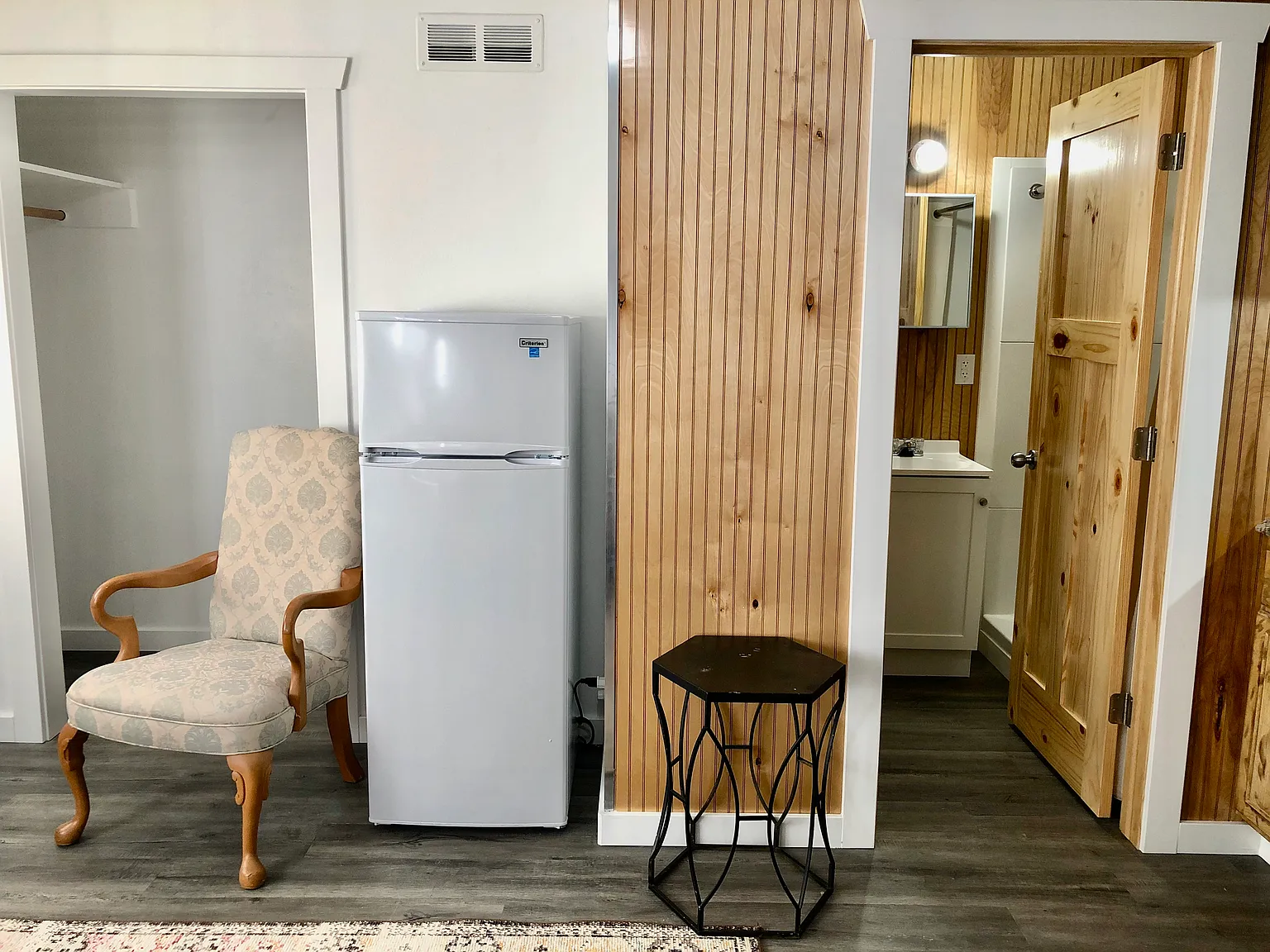 Studio, 240 sqft, $895 — Photo 4
