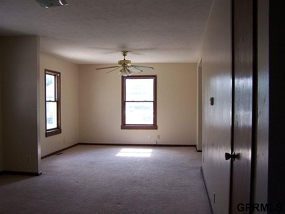 4th image of 614 New Hampshire St