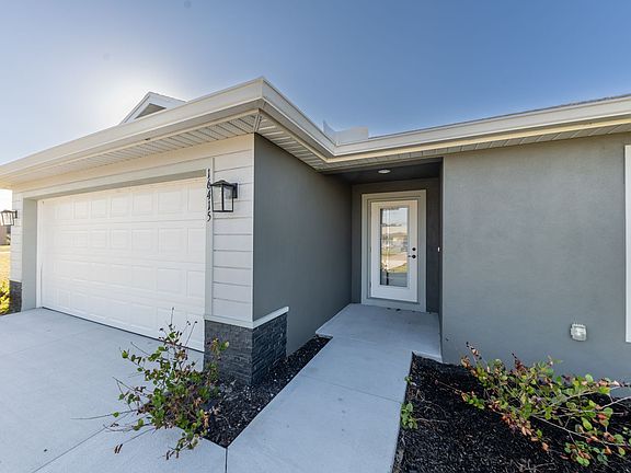 3rd image of 16415 Minorca Dr