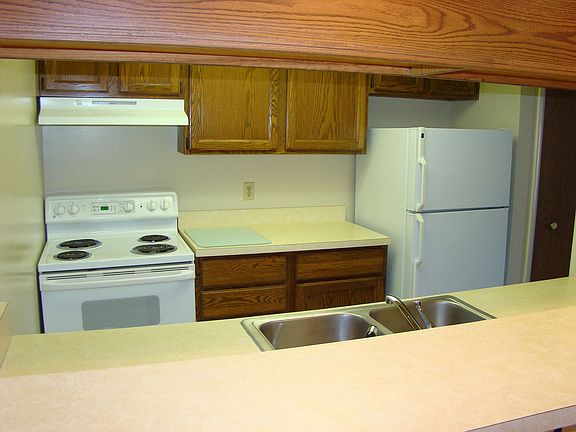 3rd image of 1428 Bradley Dr #312
