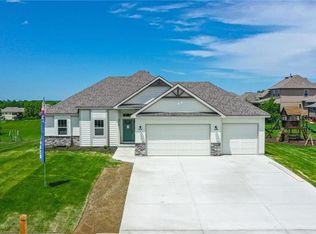 17718 Mission Rdg, Smithville, MO 64089