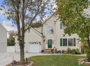 4 Graulich Dr, Milltown, NJ