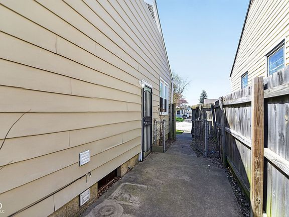 5th image of 133 N 5th Ave